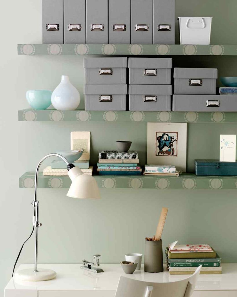10 deskshelves_vert soucre marthastewart