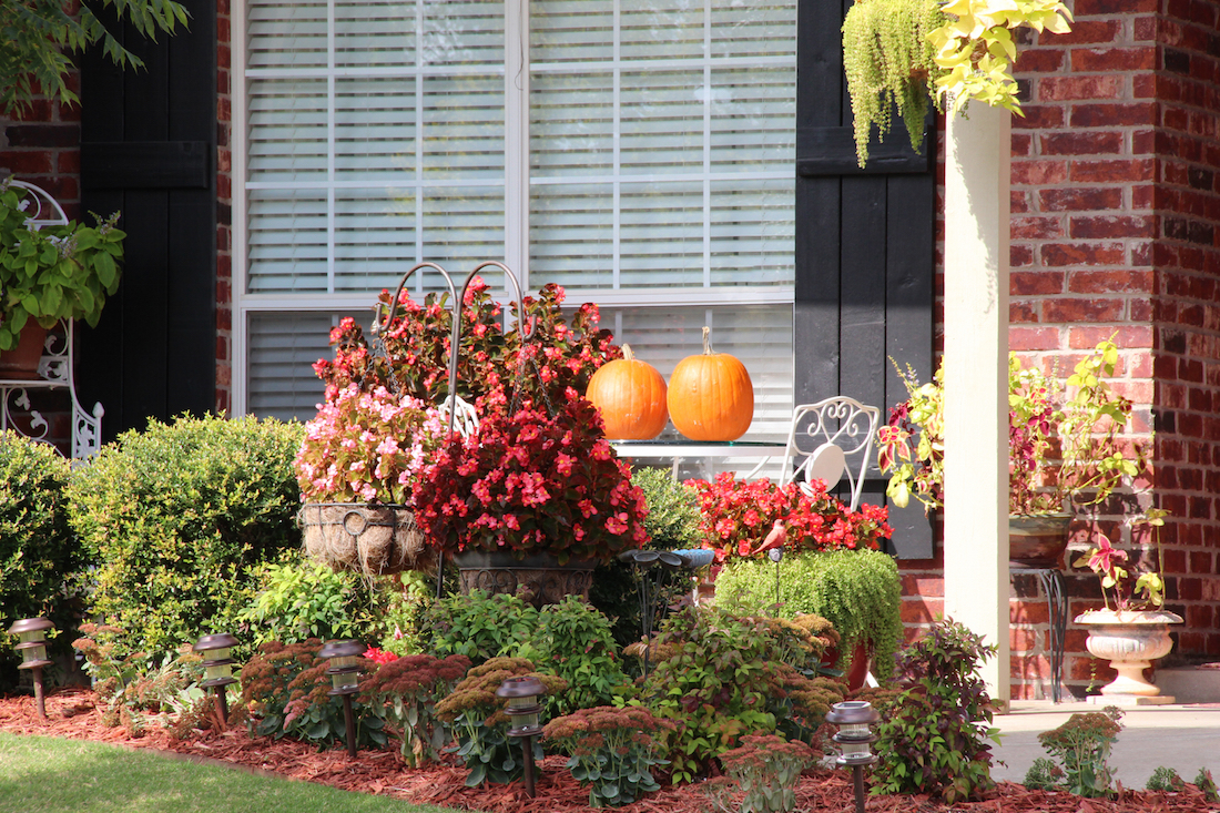 Pumpkins and other decorations near a house